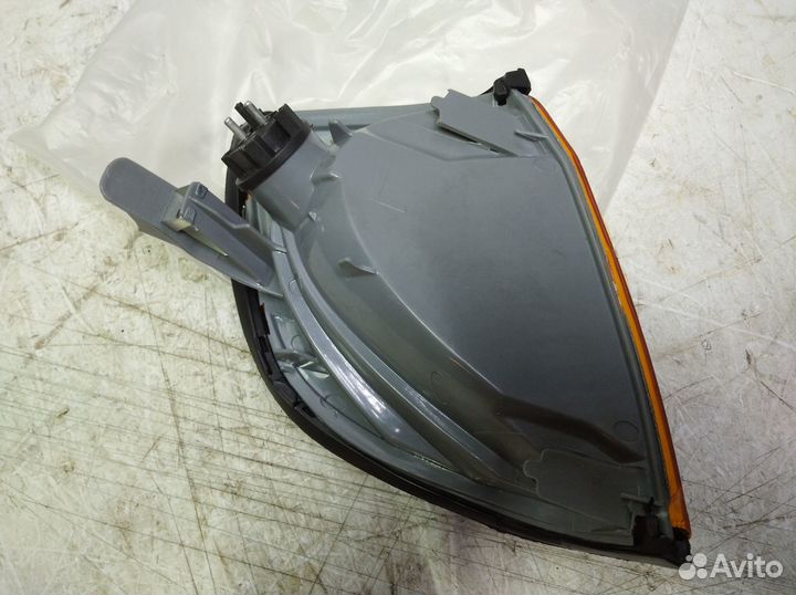 Поворотник левый Mercedes W124 1984-1997