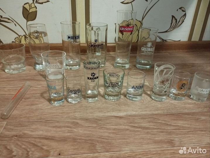 Стаканы, бокалы, стопки