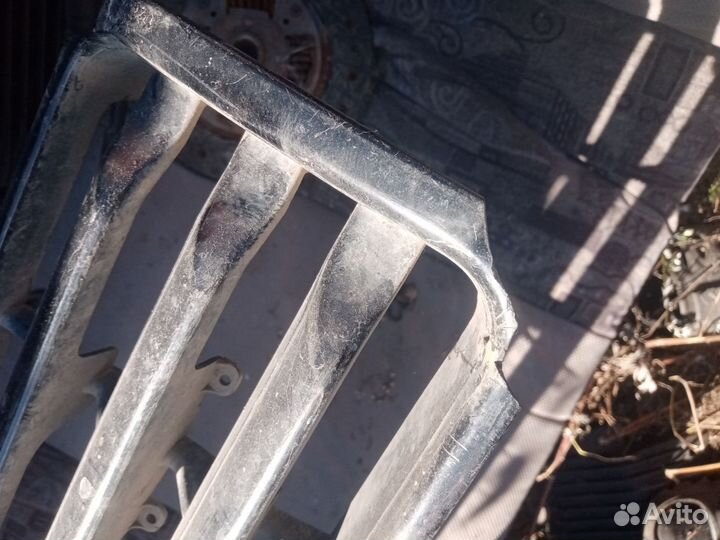 Решетка радиатора Mitsubishi Pajero 2