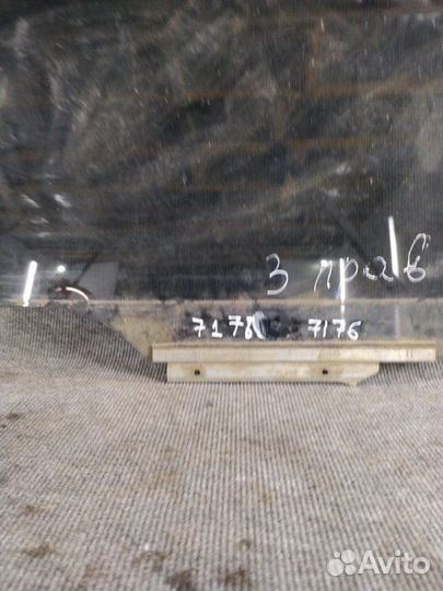 Стекло заднее правое Toyota Auris E150 1znfe 2009