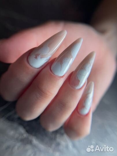Модель на маникюр