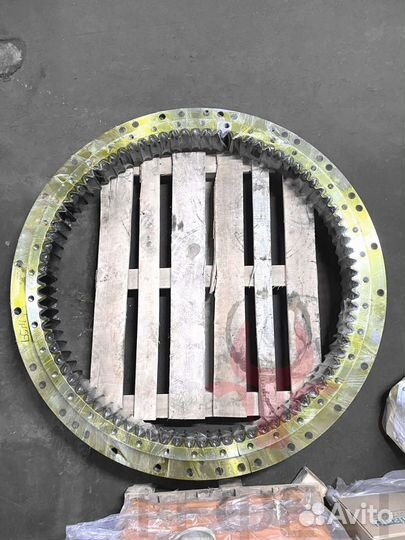 Опорно-поворотный круг 208-25-61300