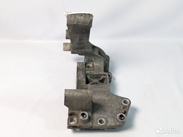 Кронштейн ролика-натяжителя Kia Optima Gt Line