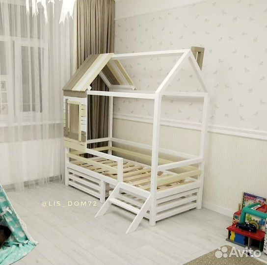 Детская кровать домик с окошком