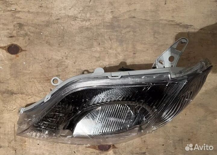 Фара левая toyota corolla 2000-2002