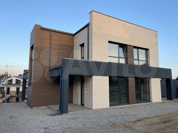 Коттедж 183 м² на участке 5 сот.