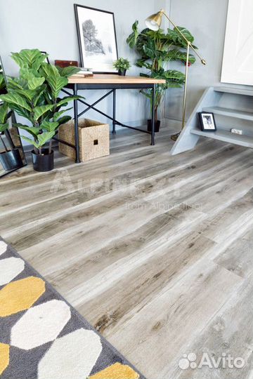 Кварцвинил. Клеящиеся стеновые панели