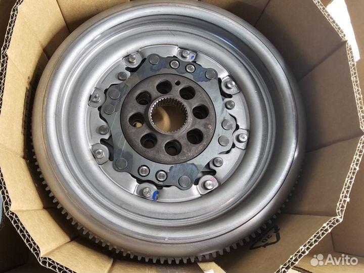 Маховик VAG 2.0tfsi/TSI GEN 3 2013- 415071109