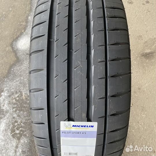 Michelin Pilot Sport 4 S 265/40 R20 104Y