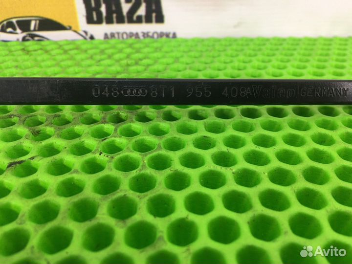 Поводок стеклоочистителя передний правый R Audi A6