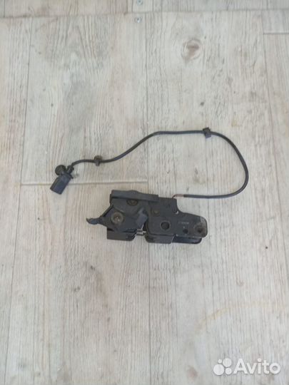 Замок капота Volkswagen Passat B6 B7 CC