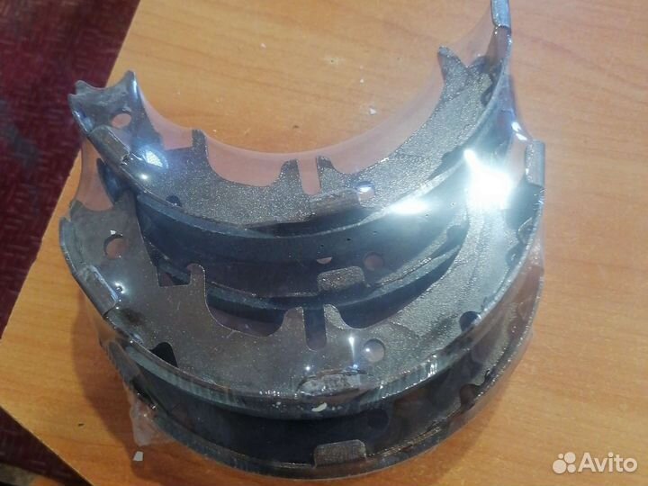 Задние колонки стояночного тормоза