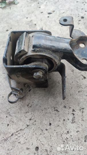 Опора двигателя Mazda 323