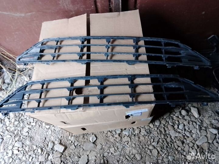 Решетка радиатора Вольво хс 60