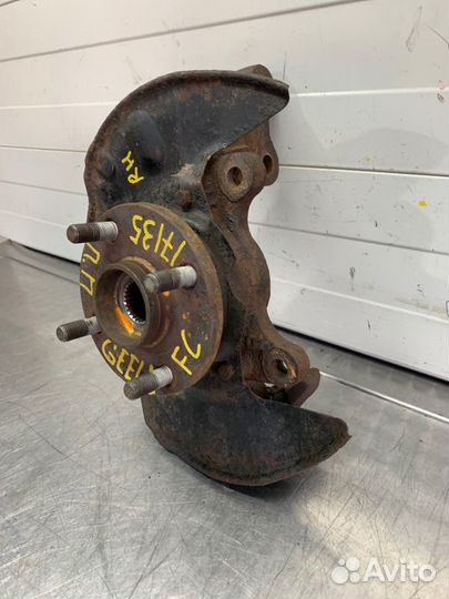 Кулак поворотный передний правый передний правый