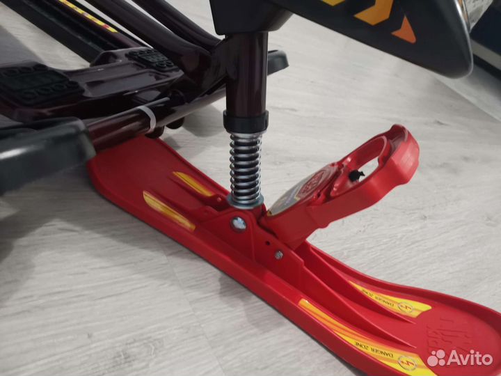 Детский снегокат со спинкой