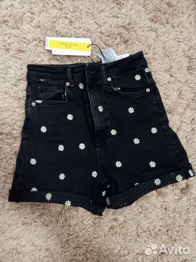 Stradivarius Новые джинсовые шорты с вышивкой