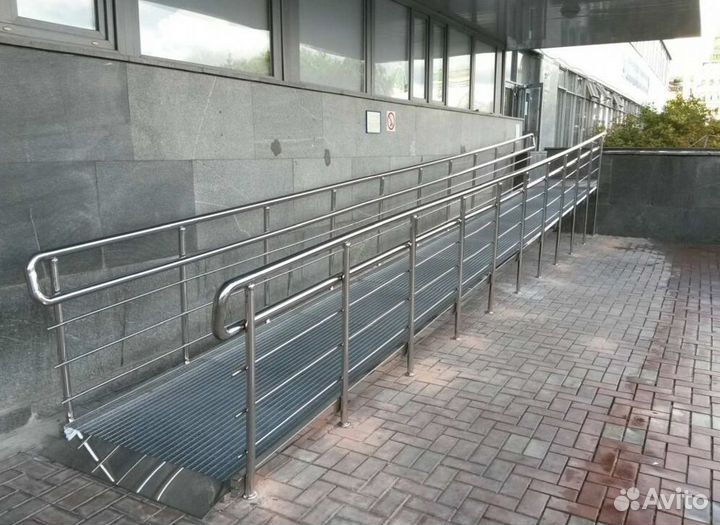 Шлифованный поручень на винтовую лестницу