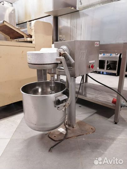 Универсальная кухонная машина