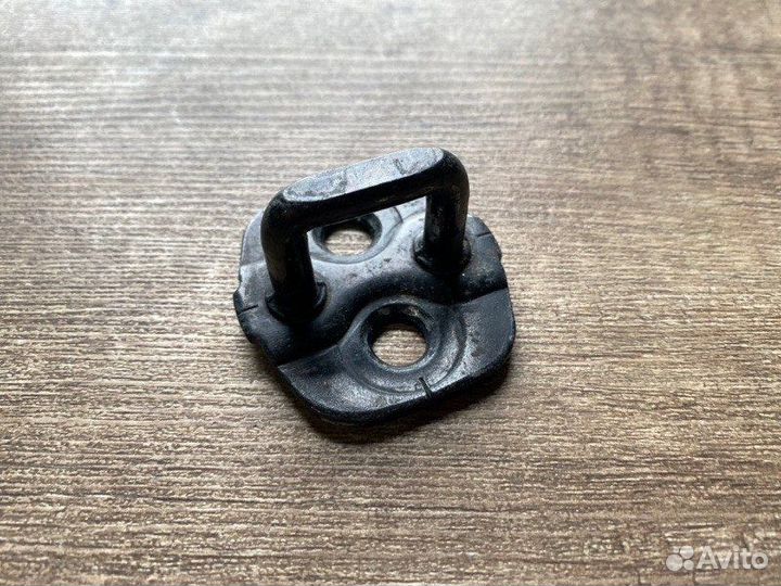 Ответная часть замка двери Nissan Teana L33 QR25DE