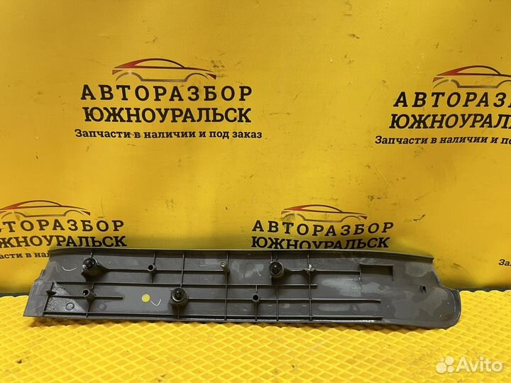 Накладка порога задняя левая Nissan R nessa