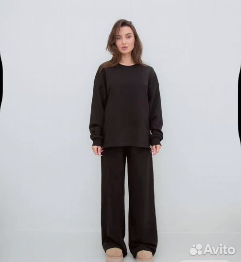 Спортивный костюм с разрезами