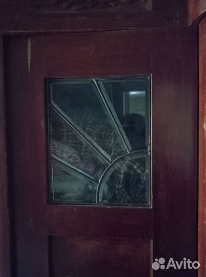 Шкаф платяной старинный с зеркалом