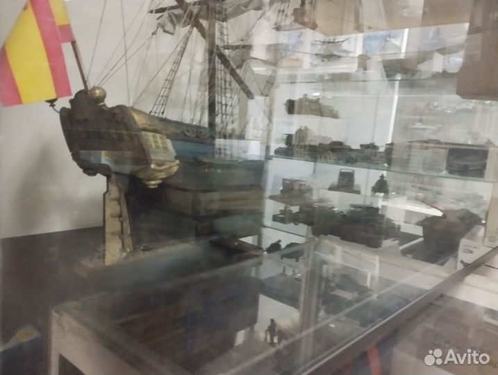 Испанский корабль, дерево, витрина стекло