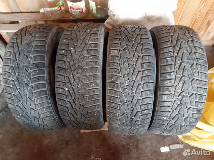 Nokian Tyres Hakkapeliitta 7 215/60 R16