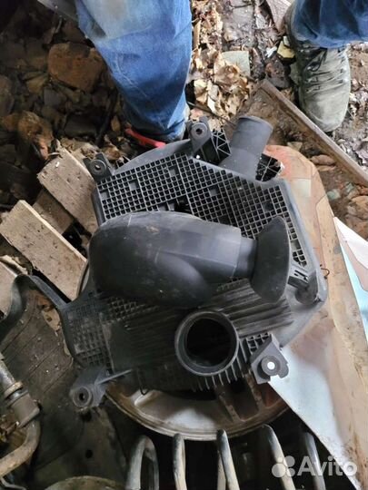 Корпус воздушного фильтра на Рено Логан