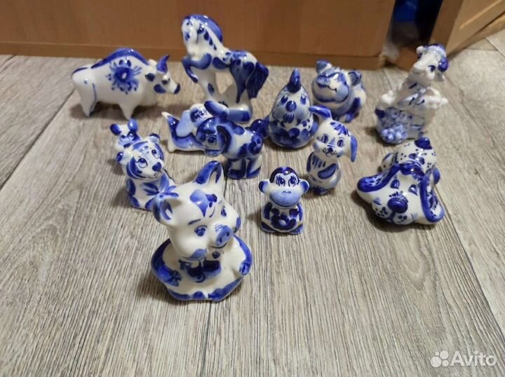 Гжель фигурки лошадь, курочка,свинья,тигр