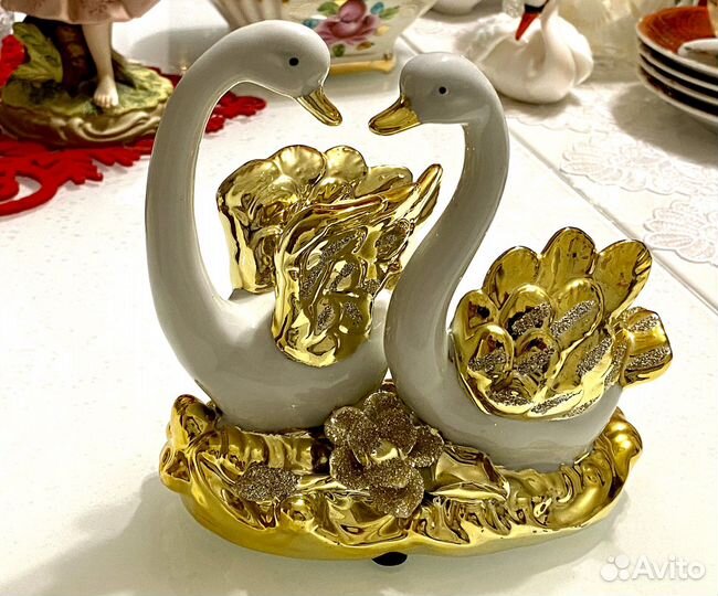 Статуэтка Белые Лебеди с золотом фарфор