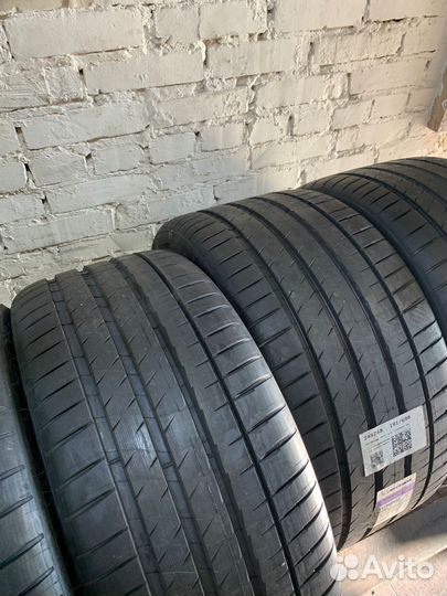 Michelin Pilot Sport 4 S 315/30 R22 и 275/35 R22 107Y