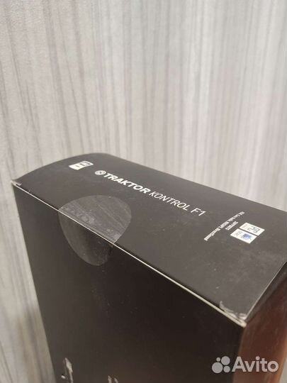 DJ-контроллер NI Traktor Kontrol F1 (новый)