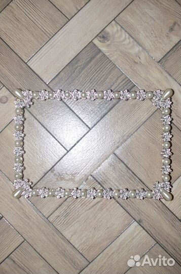 Металлическая фоторамка из жемчуга