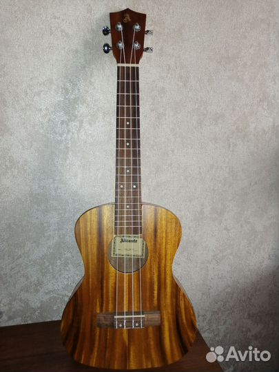 Укулеле тенор