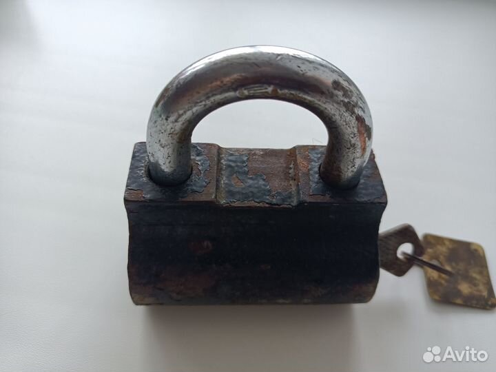 Замок навесной с ключом