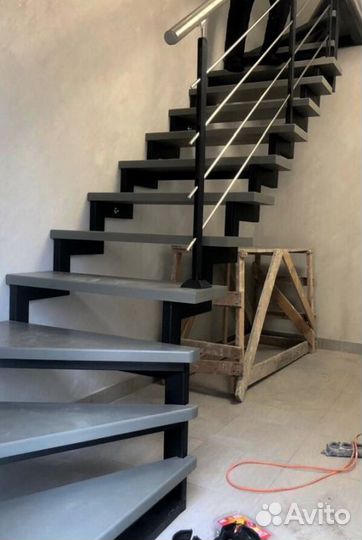 Лестница забежная под ключ
