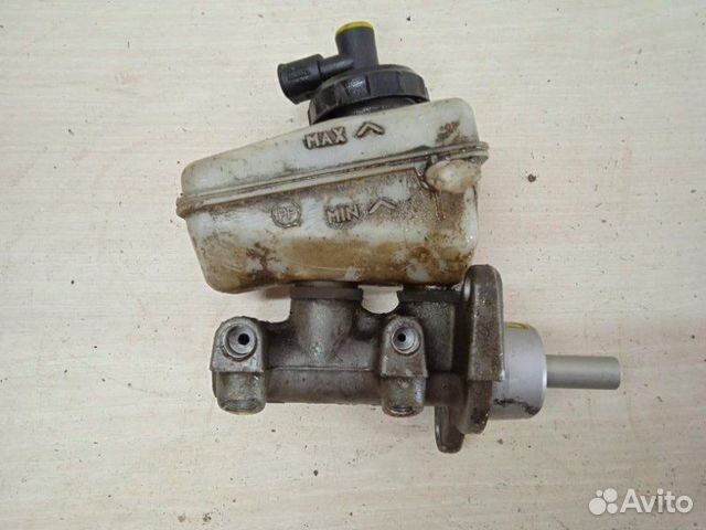 Главный тормозной цилиндр Renault Logan 1 2009