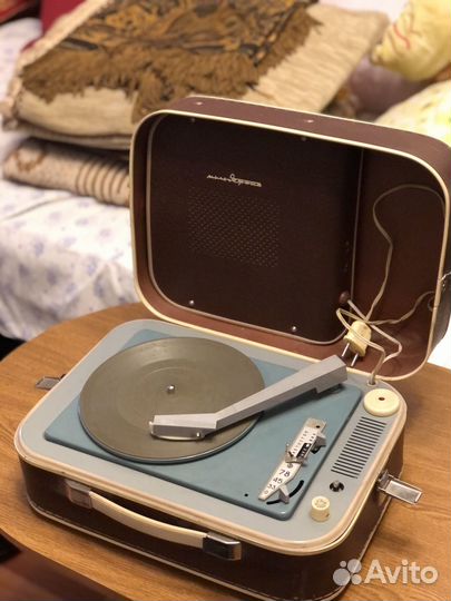 Проигрыватель винила Молодежный СССР