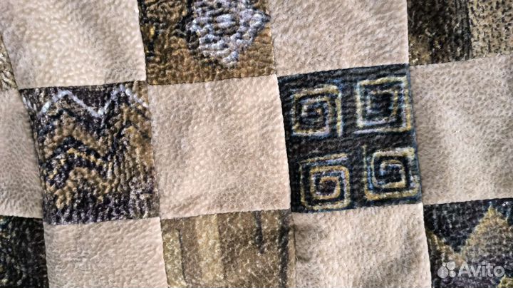 Два покрывала и отрез ткани