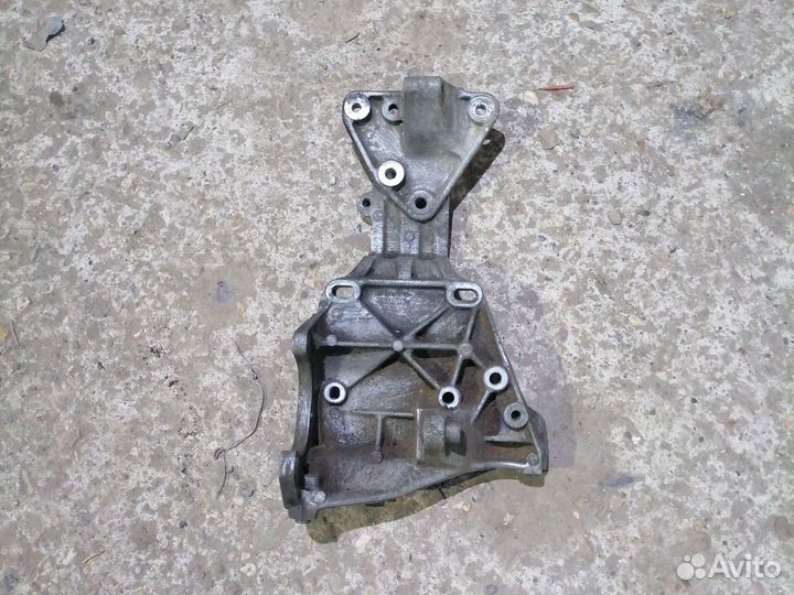 Кронштейн двигателя Ford Mondeo 4