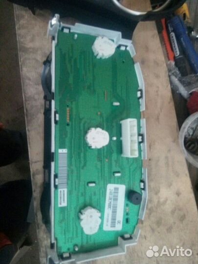 Щиток приборов Nissan Tiida 2004-2014