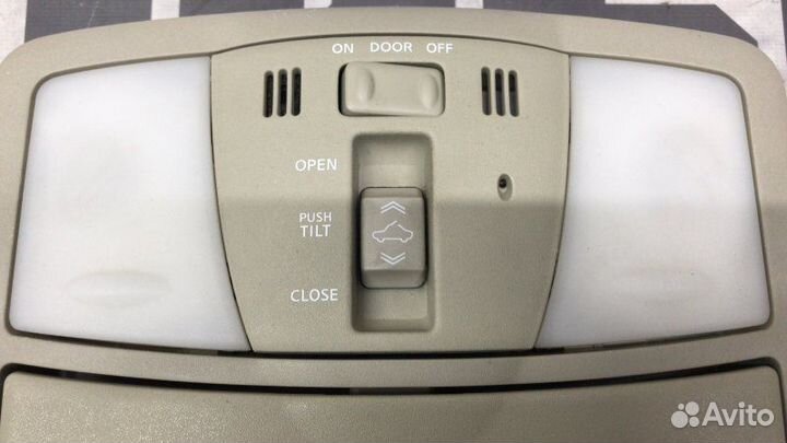 Светильник салона передний Nissan Murano Z51