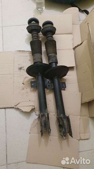Амортизатор задний renault kaptur 4wd оригинальный