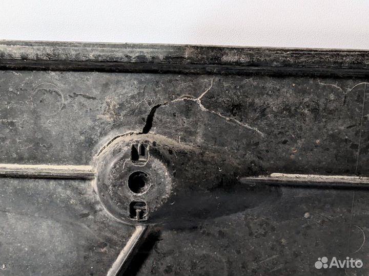 Защита днища правая Vw Jetta 1.6 CLR 2013