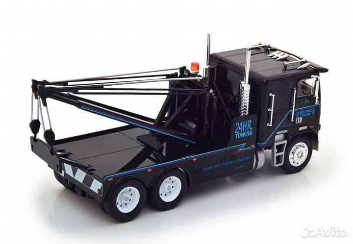 Freightliner FLA эвакуатор из к/ф «Терминатор 2»