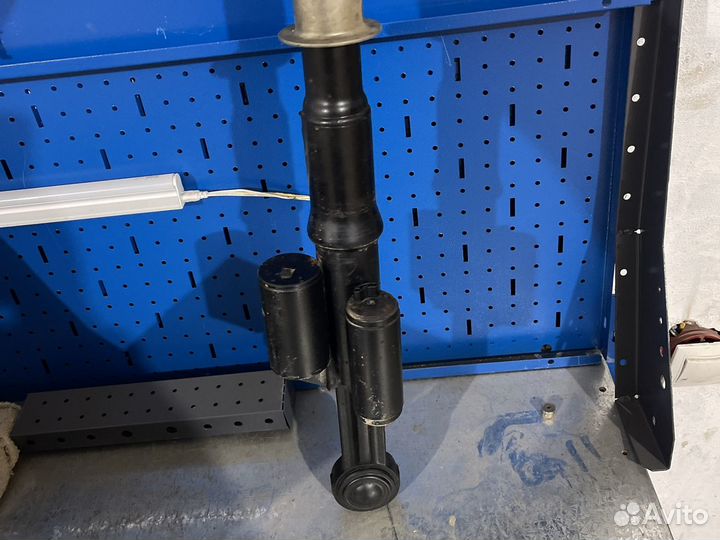 Амортизатор передный левый полный привод 4matik Me