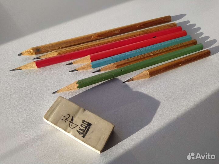8 б/у Советских простых карадашей+ ластик СССР