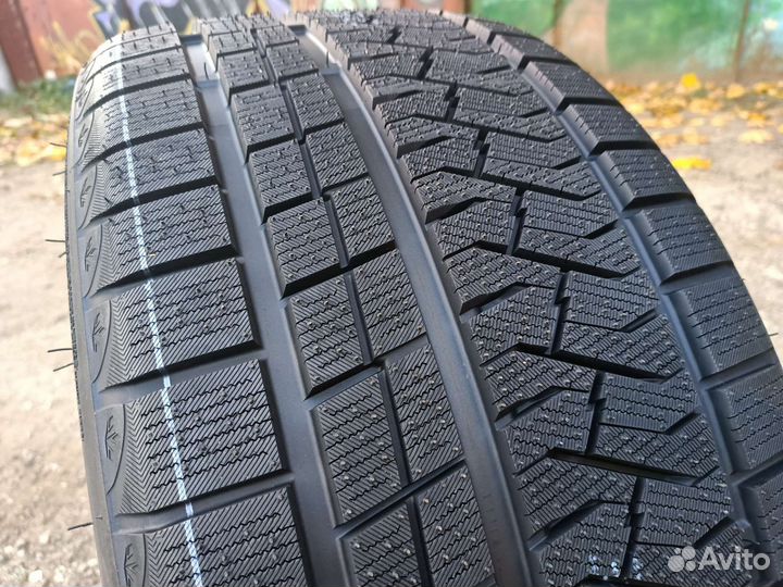 Triangle PL02 255/35 R20 97W